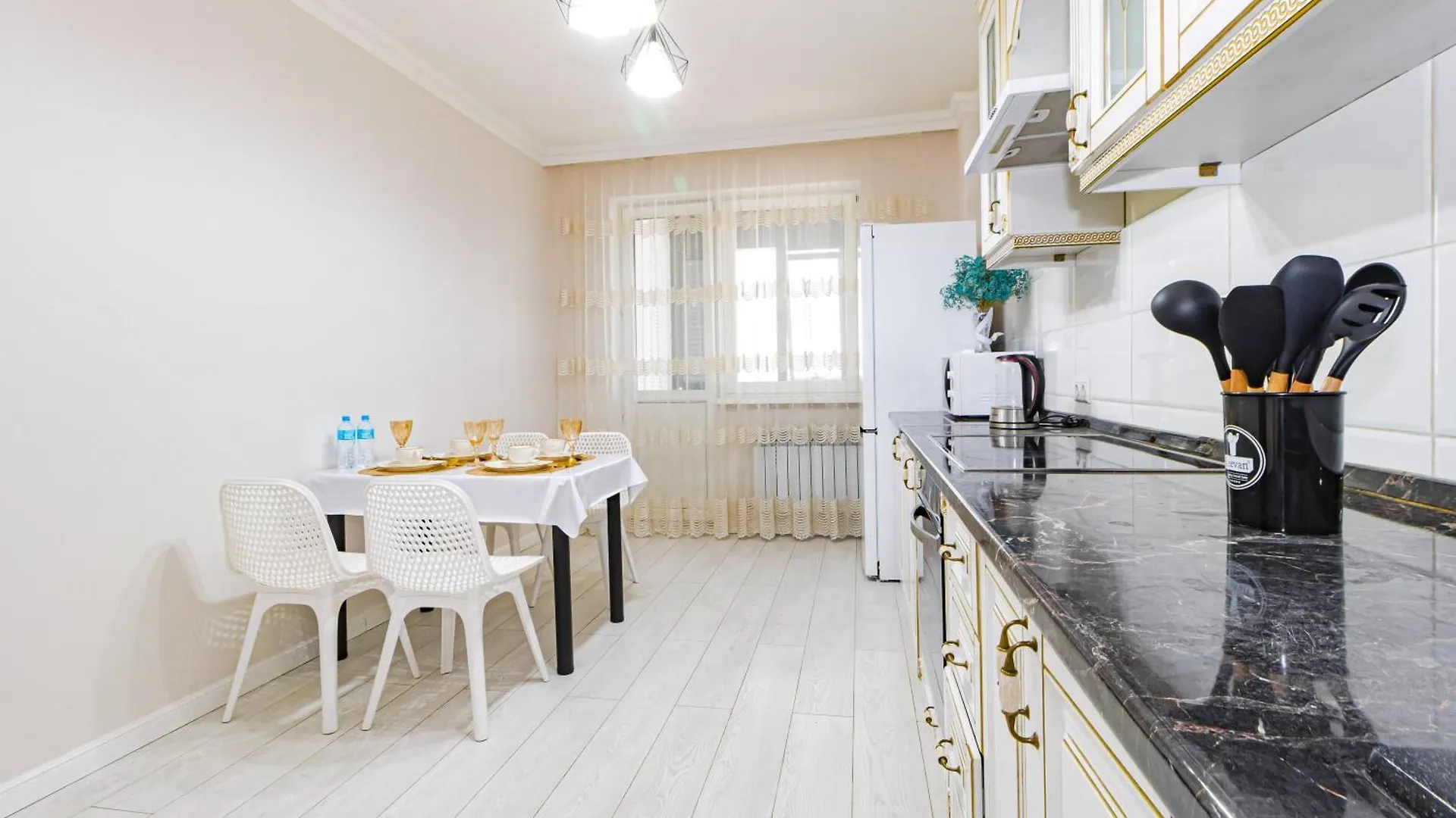 Appartamento Красивые Апартаменты Возле Хан Шатыра Akmola